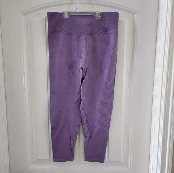 VS Pink Active High Waist 7/8 tights with phone pocket - Picture 2 of 8